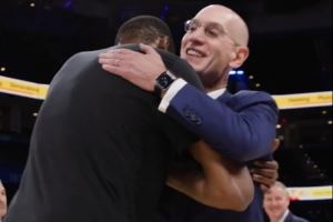 NBA总裁你好!杜兰特赛前和萧华拥抱寒暄